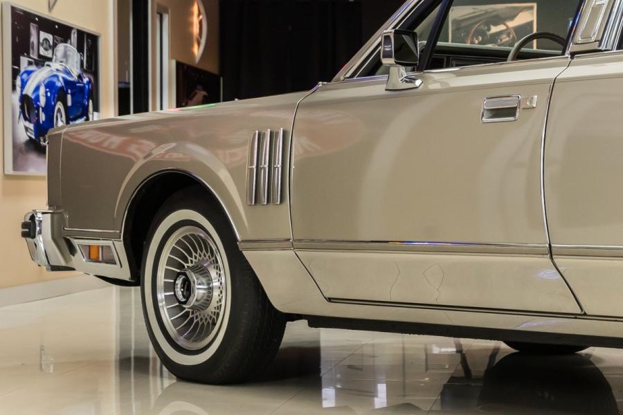 Детали экстерьера Lincoln Continental Mark VI Sedan 1980 года  (фото 34 из 111)